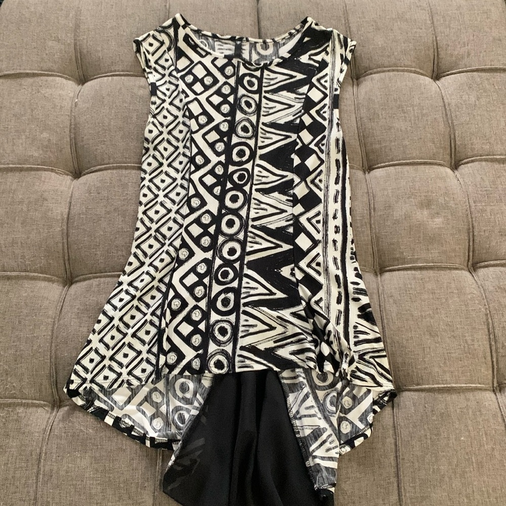 Decorative tunic tank top with lace in back